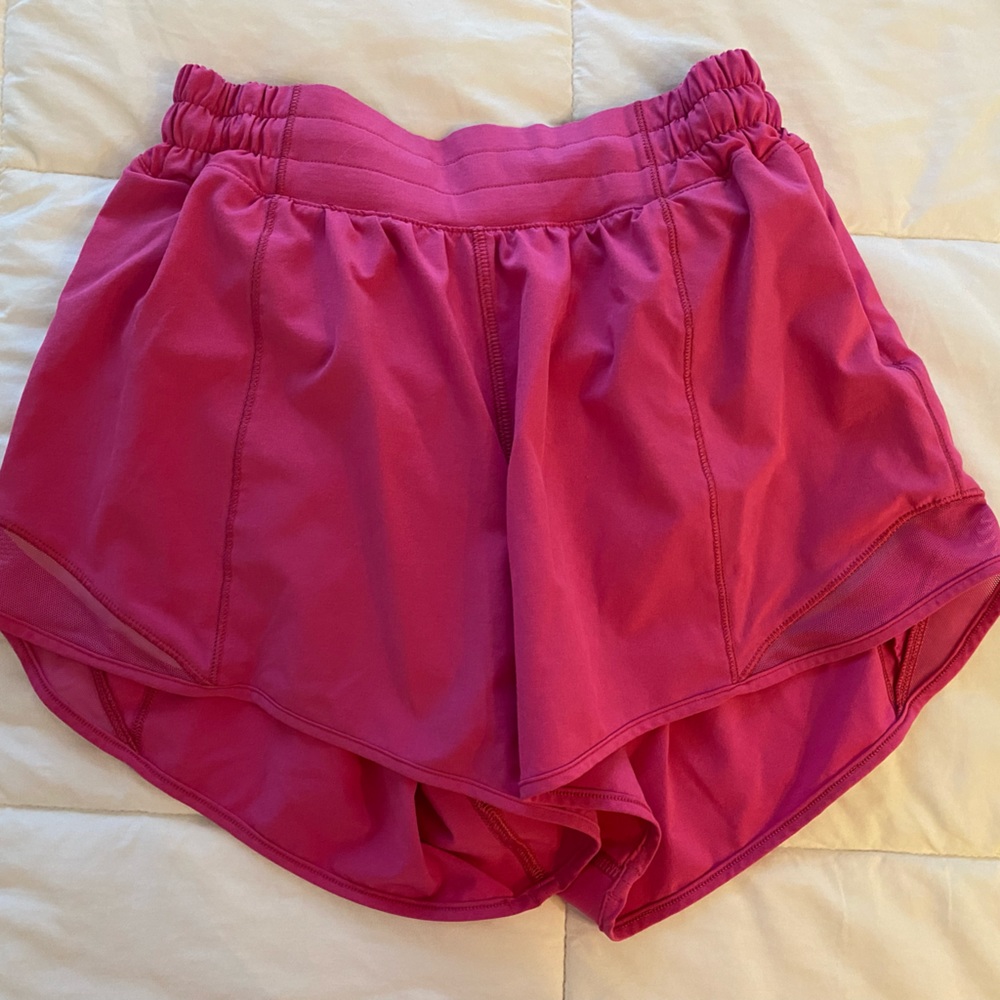 lululemon SONIC PINK HOTTY HOT 4” SIZE 4!